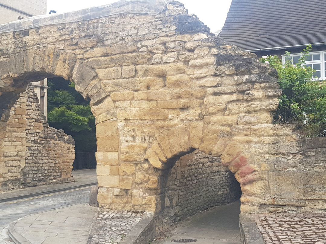 Newport Arch景点图片