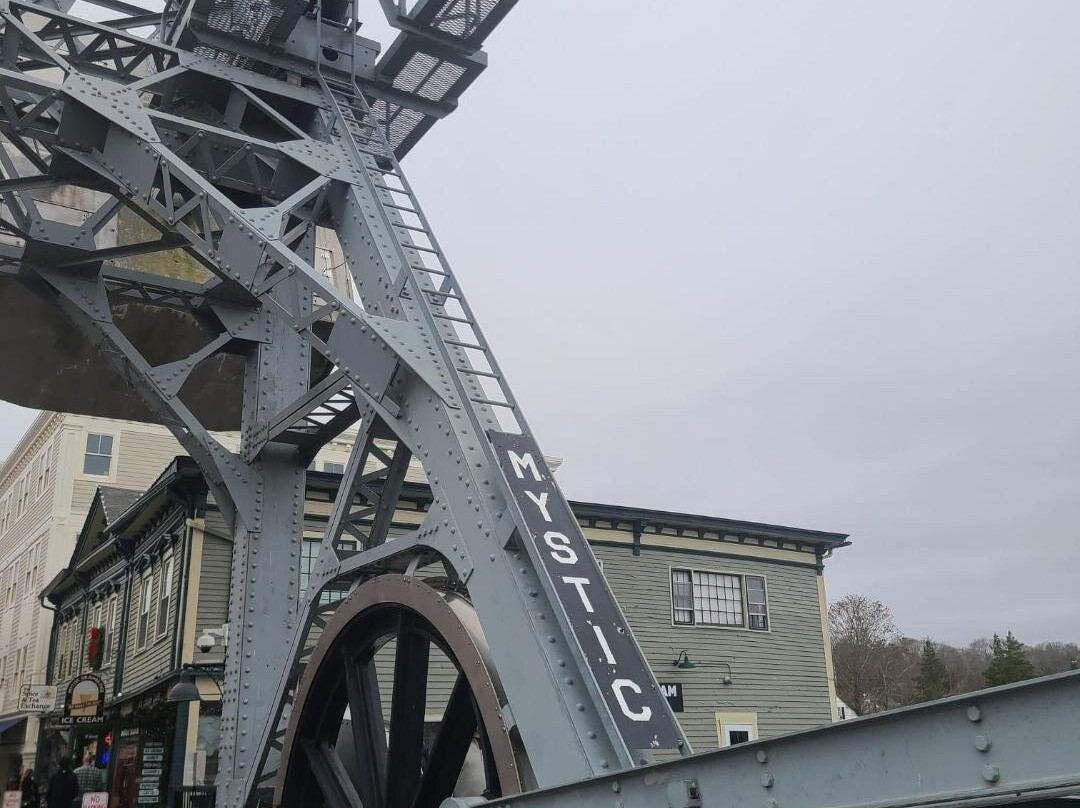 Historic Downtown Mystic-神秘河必去景点