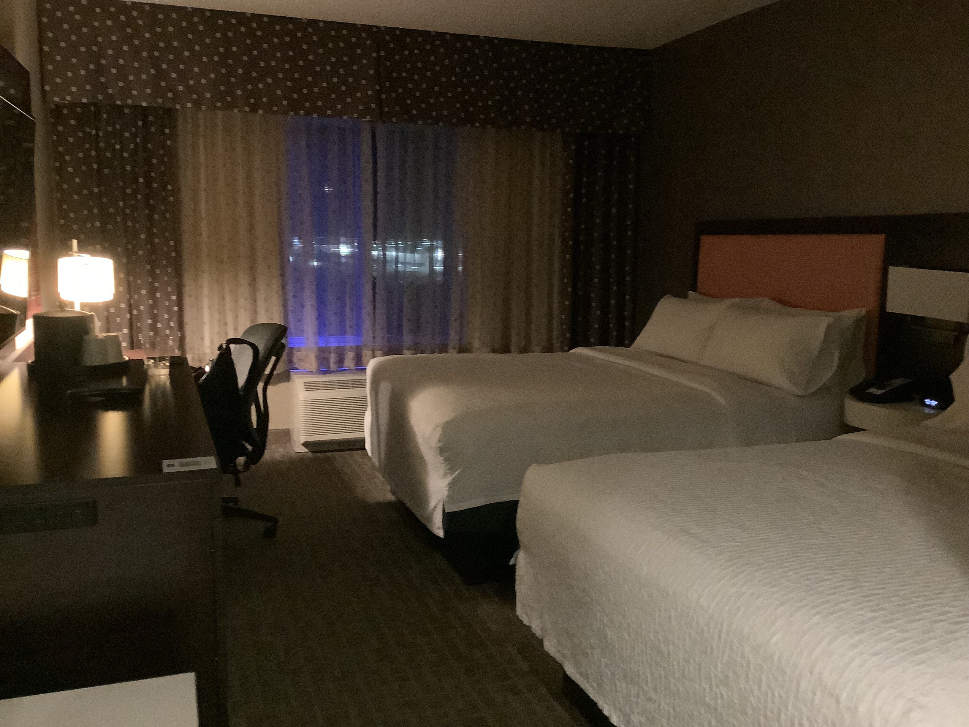 汉普顿希尔顿卡尔加里机场北酒店-客卧