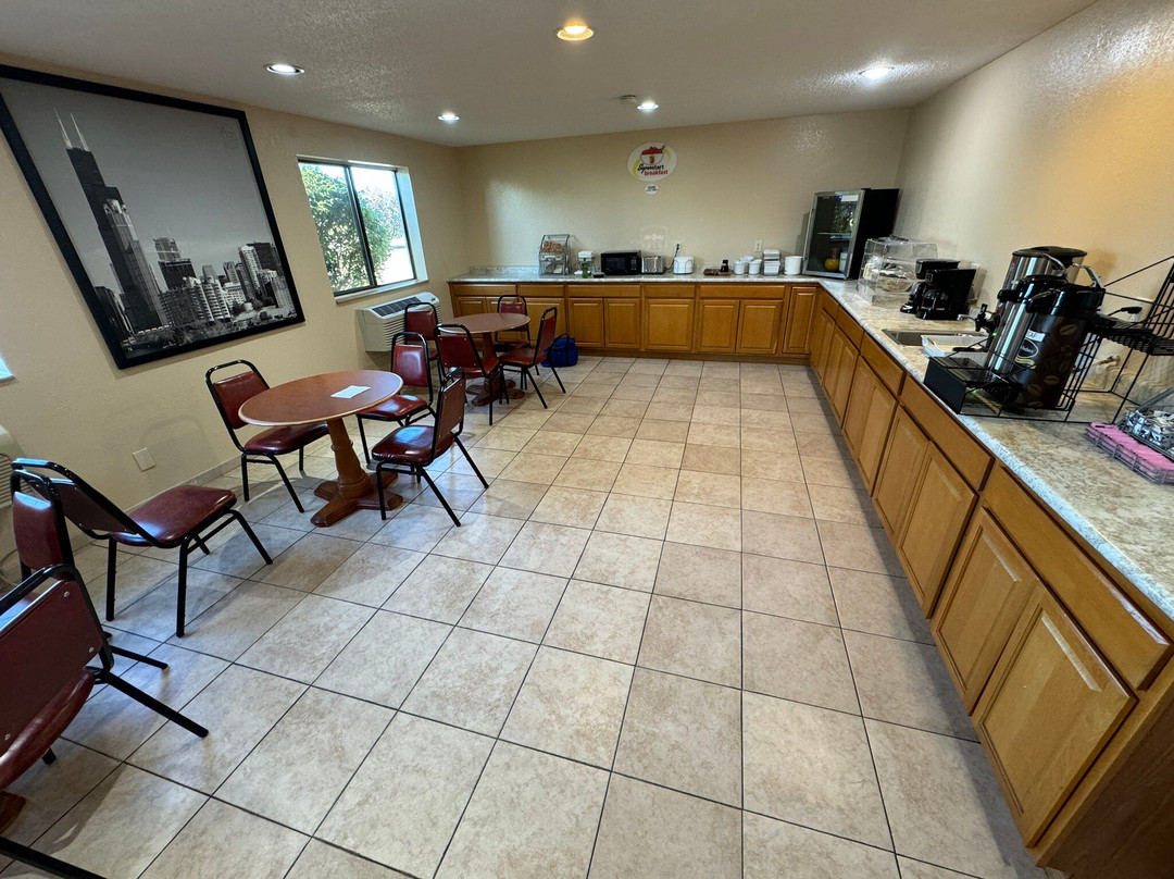 Super 8 by Wyndham Pontiac主图