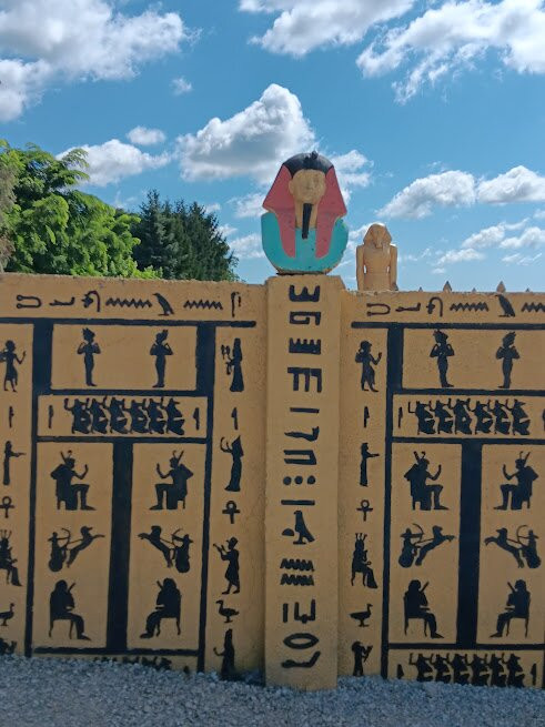 Gold Pyramid House-Wadsworth必去景点