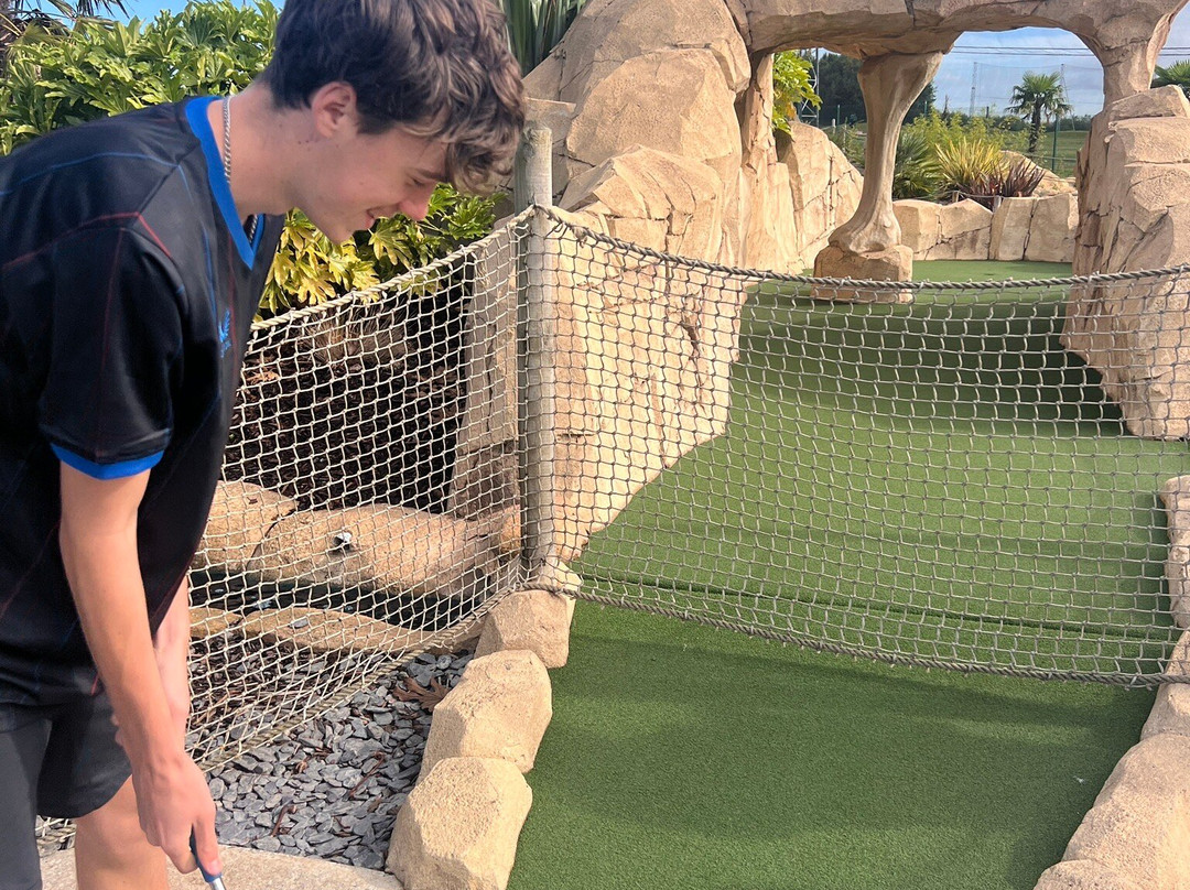 Dino Falls Adventure Golf景点图片