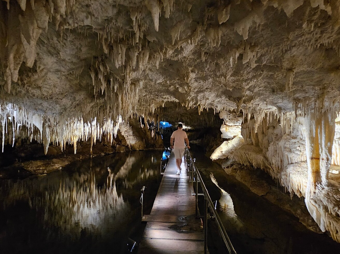 Lake Cave景点图片