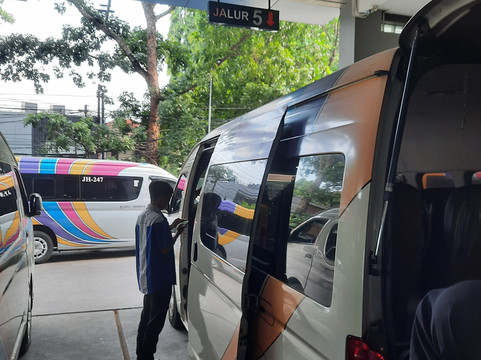 Jackal Holiday Luxury Shuttle-万隆必去景点