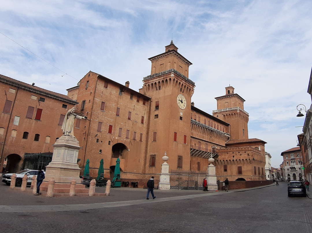 Statua di Girolamo Savonarola-费拉拉必去景点