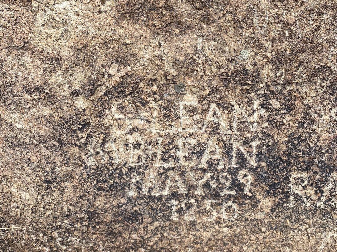 Independence Rock State Historic Site景点图片