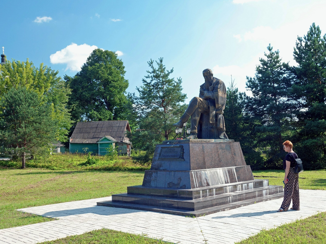 Dostoyevskiy Statue景点图片