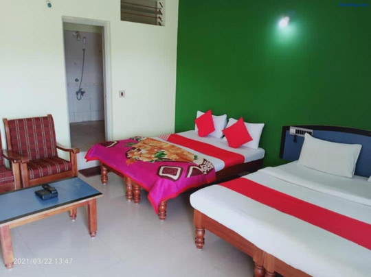 STAYMAKER Ice Berg Deluxe Lodge