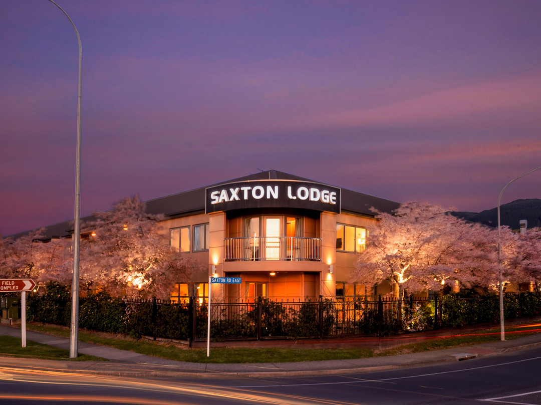 Saxton Lodge主图