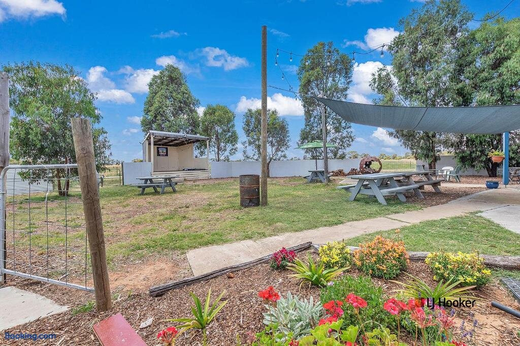 Nathalia酒店住宿-Falcon Hotel