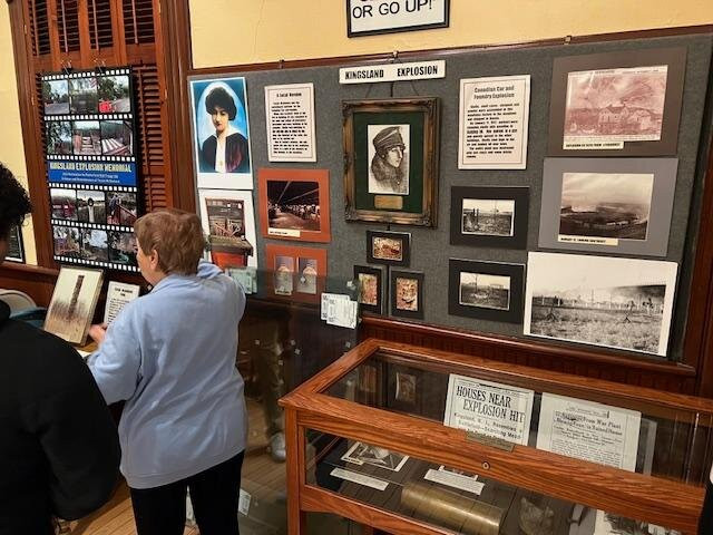 Lyndhurst Historical Society  - Little Red Schoolhouse景点图片