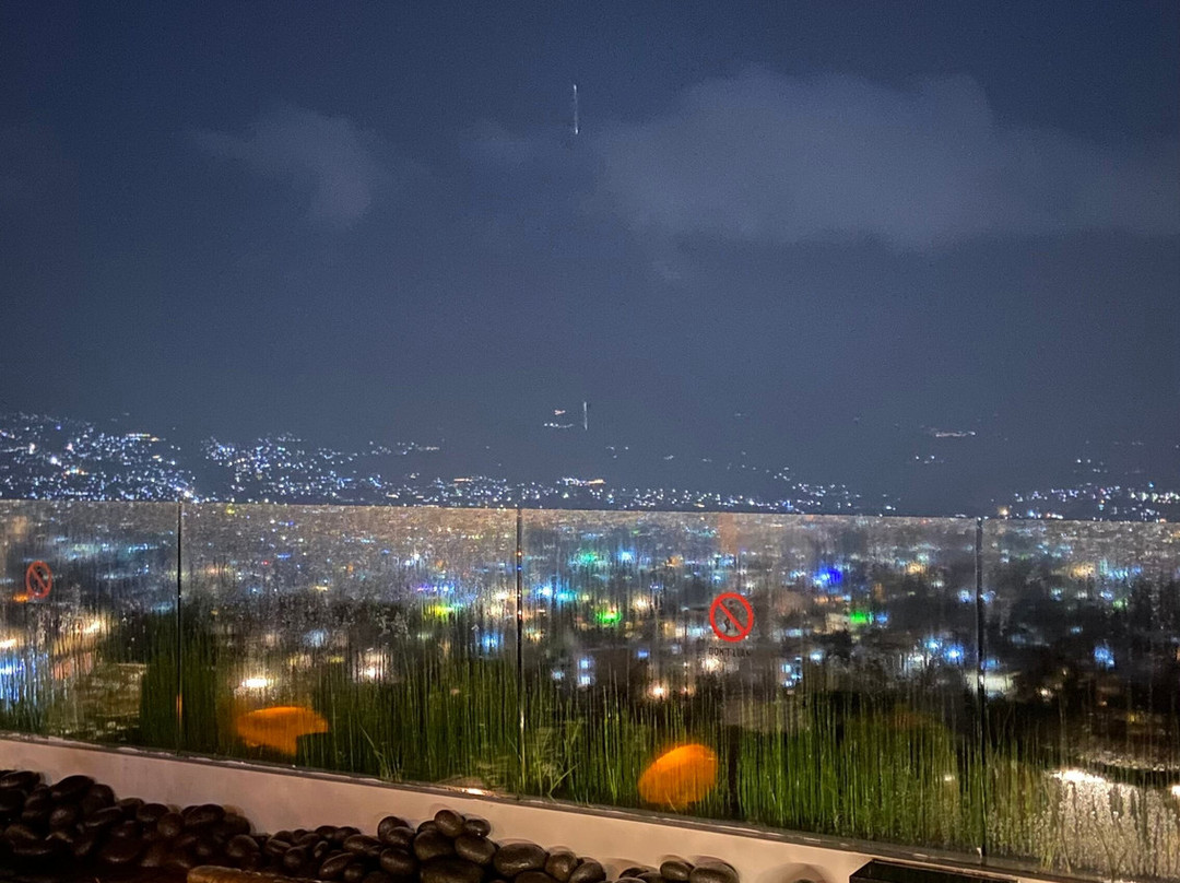Amartahills Hotel and Resort主图