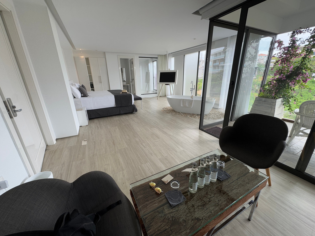 Golden Bay Galapagos主图