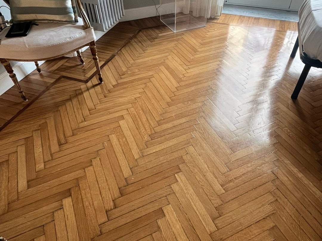 奥瑞尼套房酒店主图