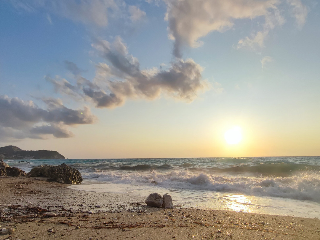 Pefkoulia Beach-莱夫卡扎必去景点