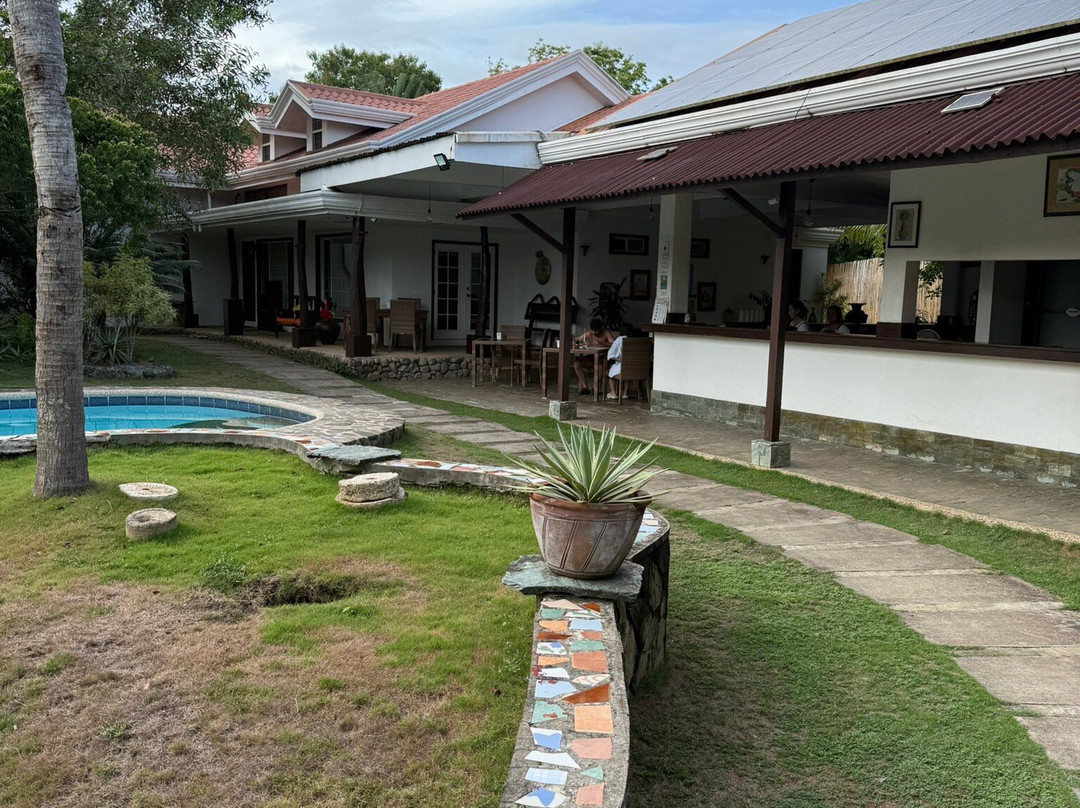 福茂萨波荷别墅酒店主图