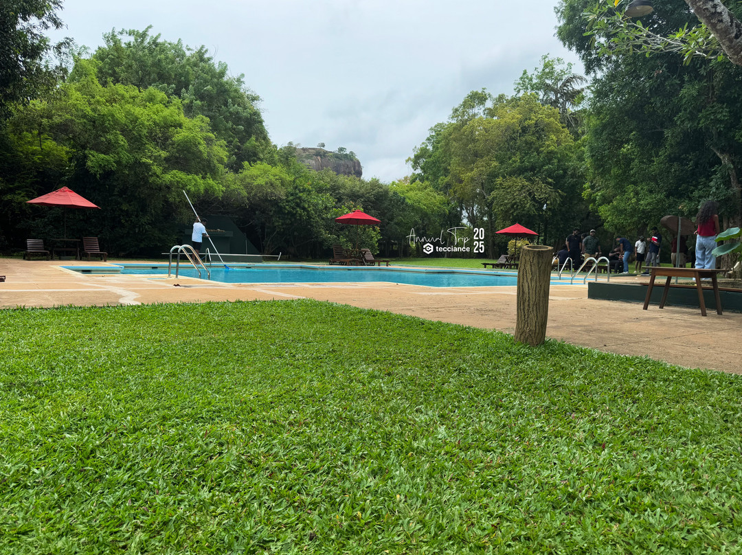 锡吉里亚村酒店主图