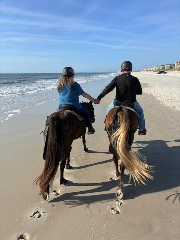 Happy Trails Walking Horses-费尔南迪纳岛必去景点