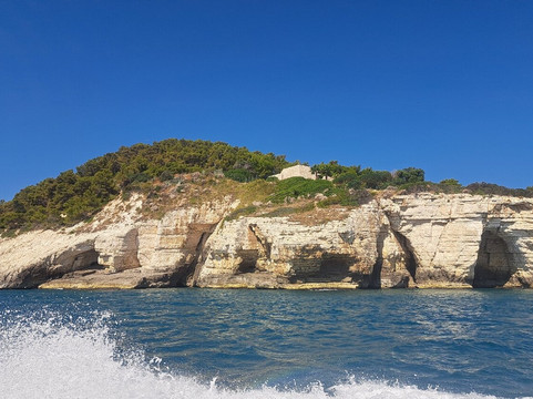 Motobarche Leonarda-维耶斯泰必去景点