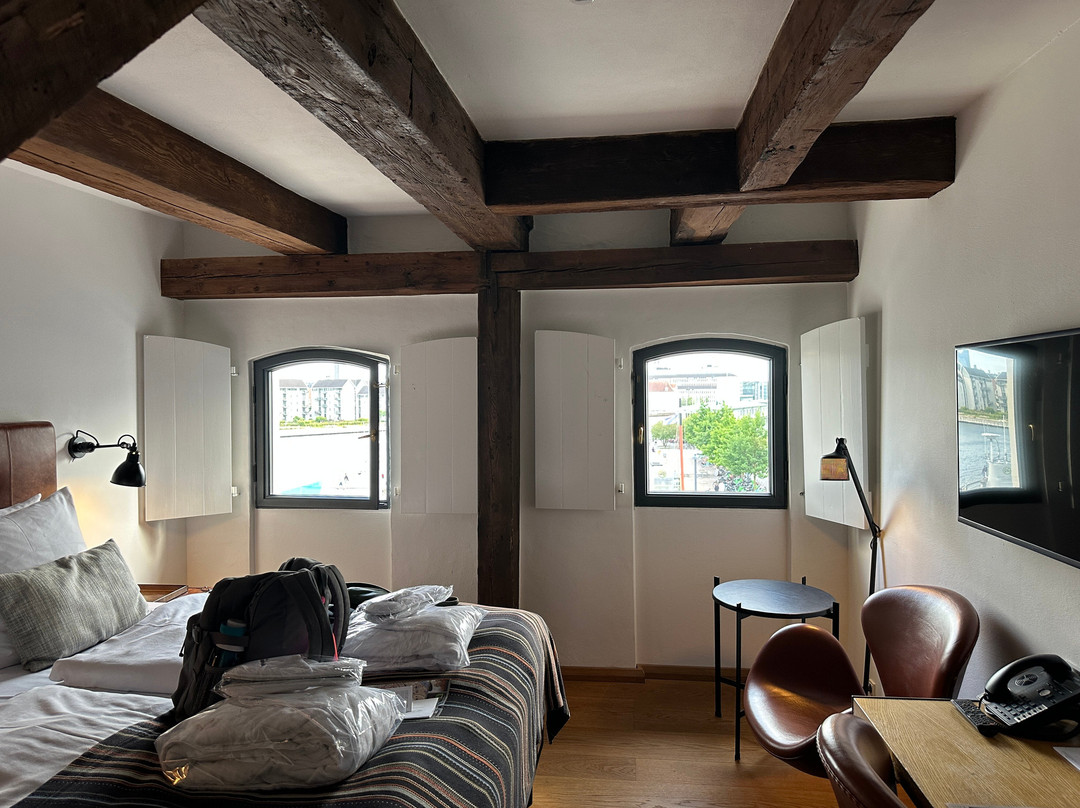 新港71号酒店主图