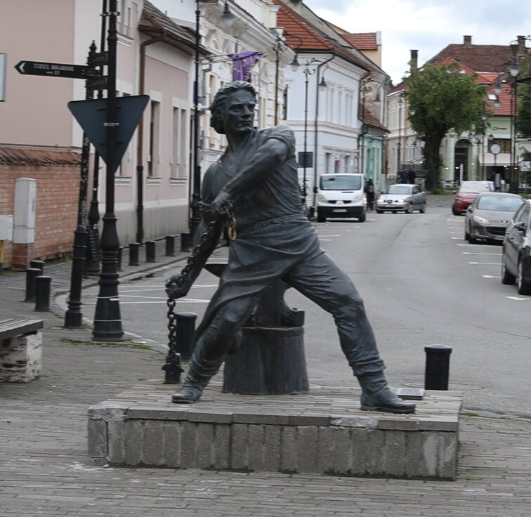 Georg Pfaffenbruder Statue-Bistrita必去景点