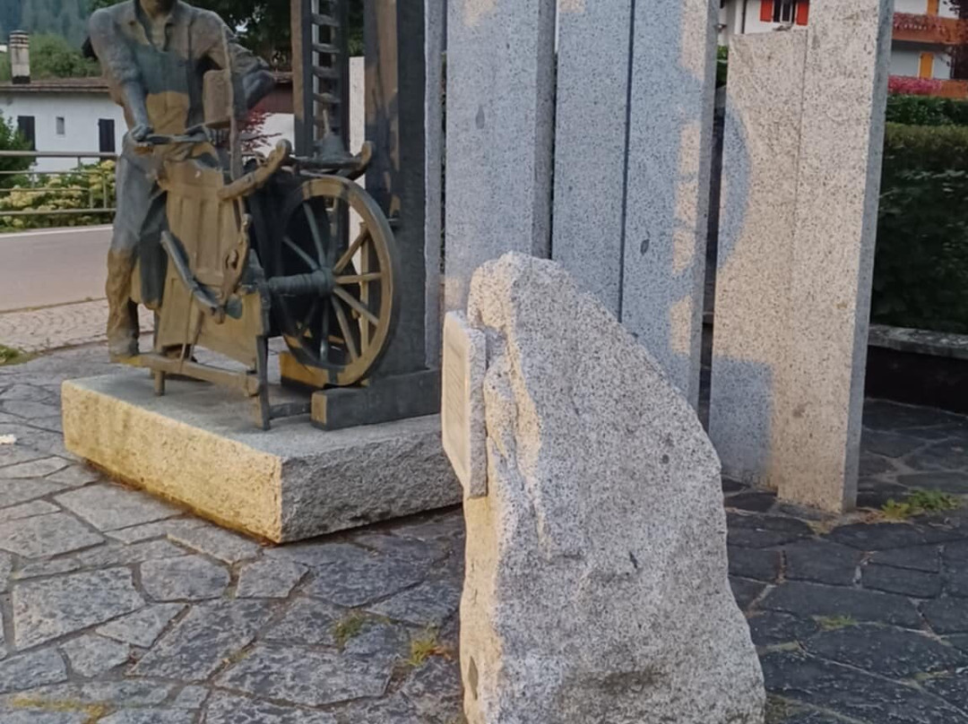 Monumento Al Moleta-平佐洛必去景点