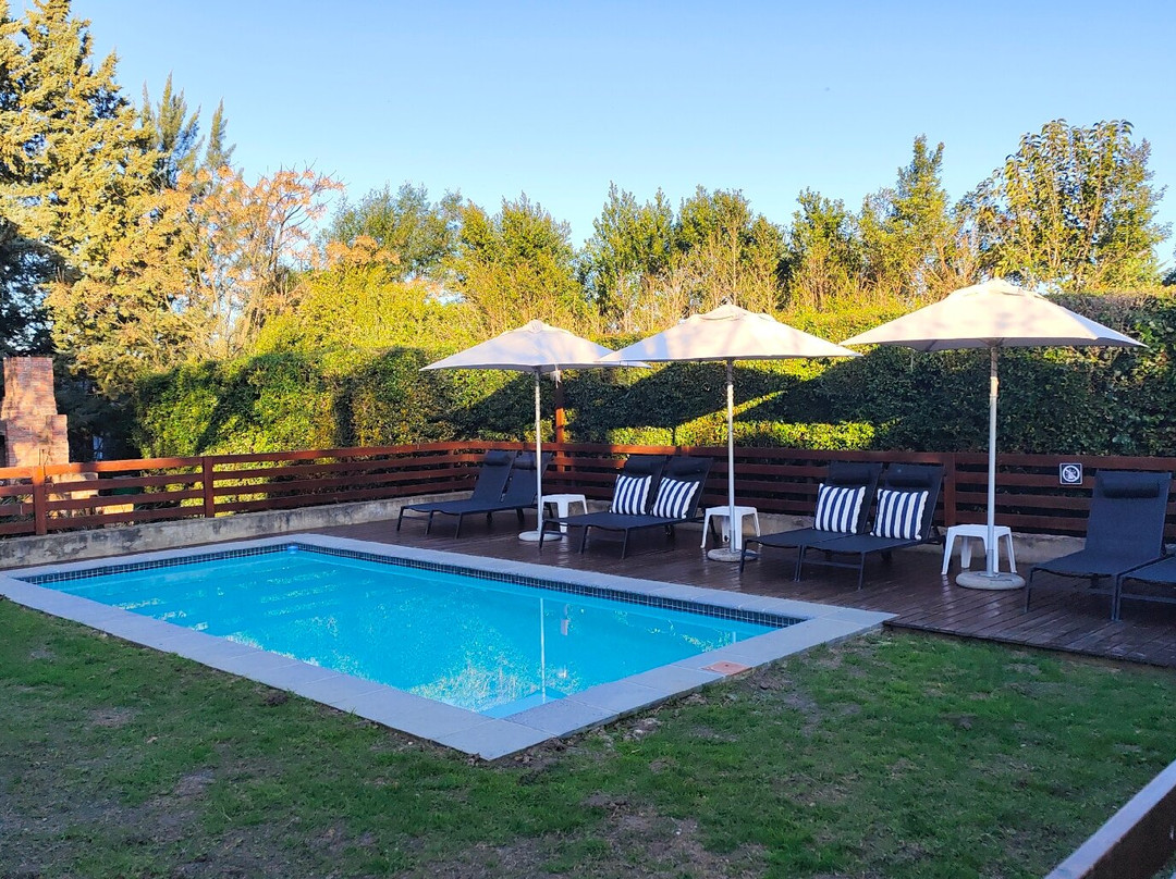 A Hilltop Country Retreat主图