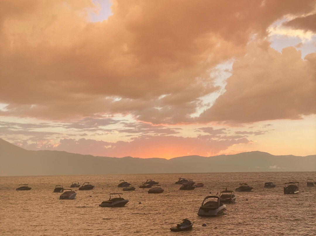 Round Hill Pines Beach and Marina-Zephyr Cove必去景点