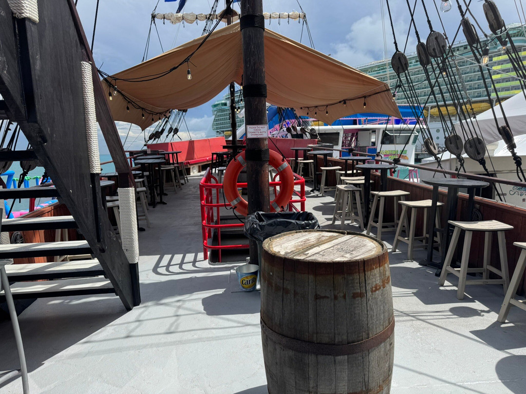 Calico Jack's Floating Bar-Somerset Village必去景点