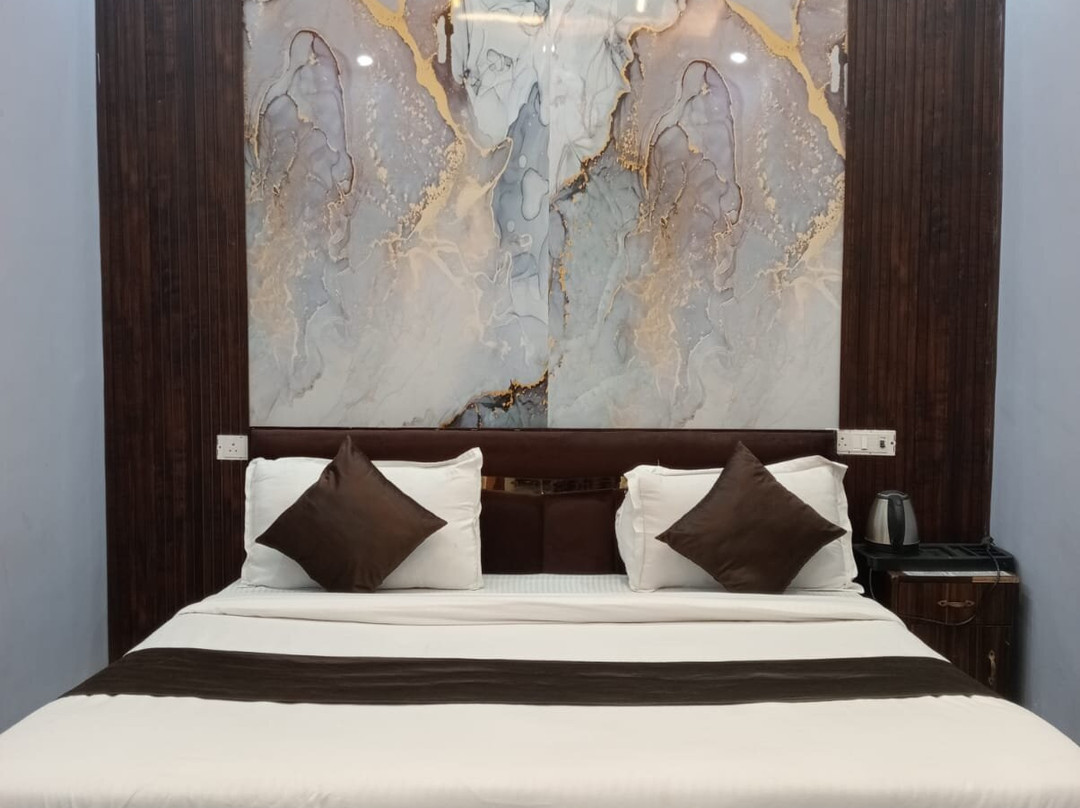 Hotel Arya Kulam Palace