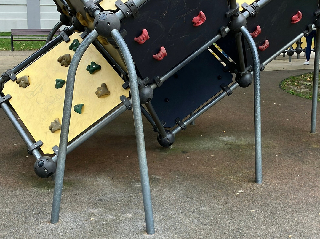Várfal játszótér - Kinderspielplatz-焦尔必去景点