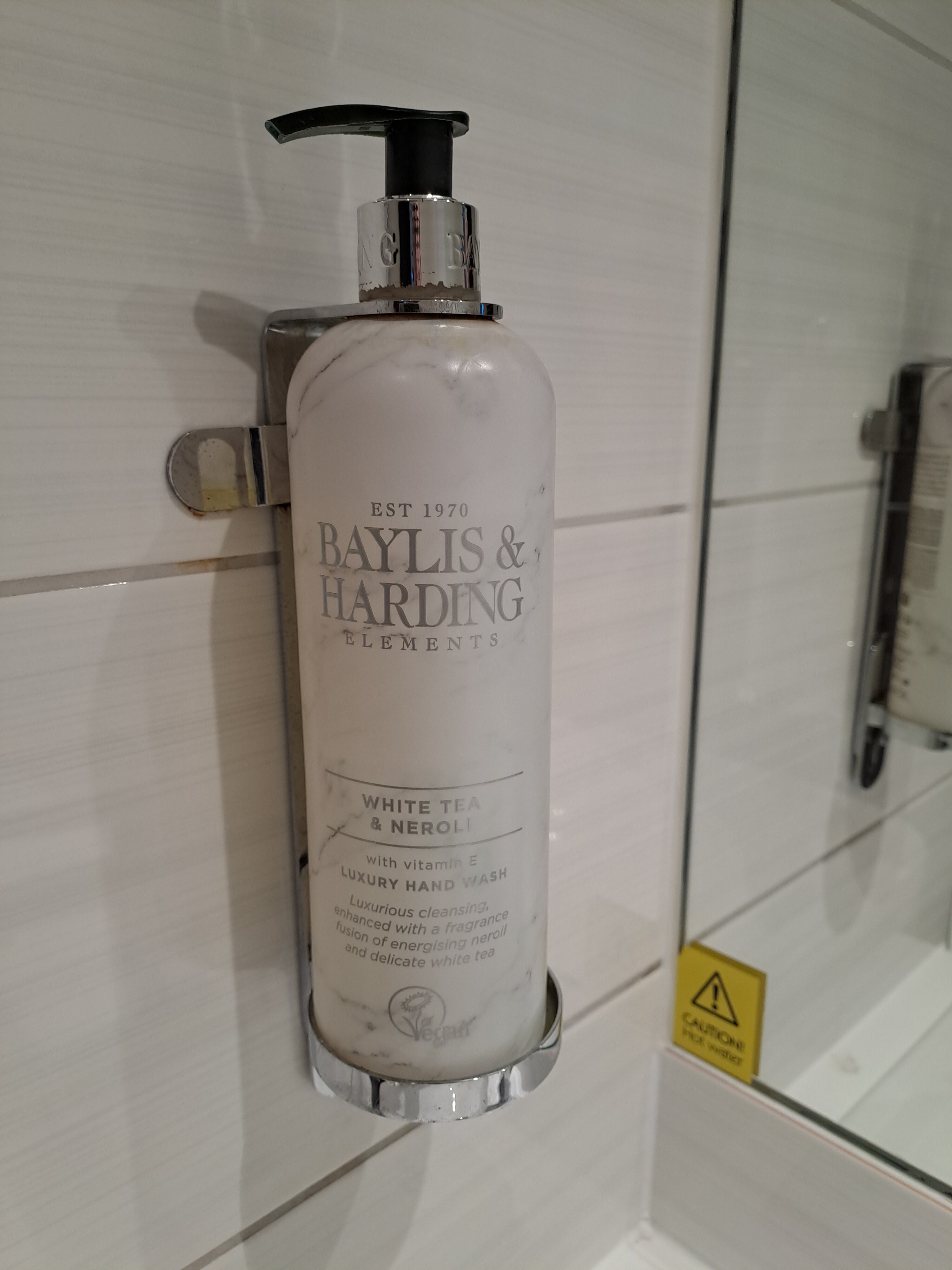 Premier Inn London Heathrow Airport Terminal 4 Hotel-浴室