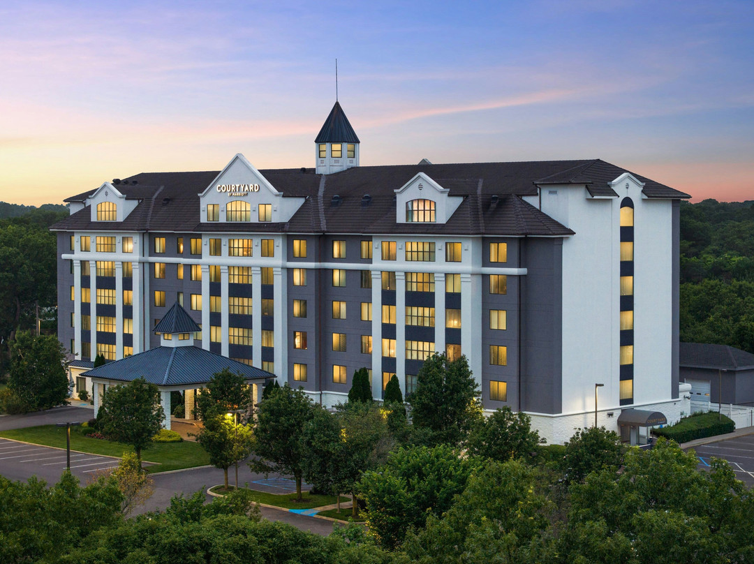 Holtsville酒店住宿-Courtyard by Marriott Long Island MacArthur Airport