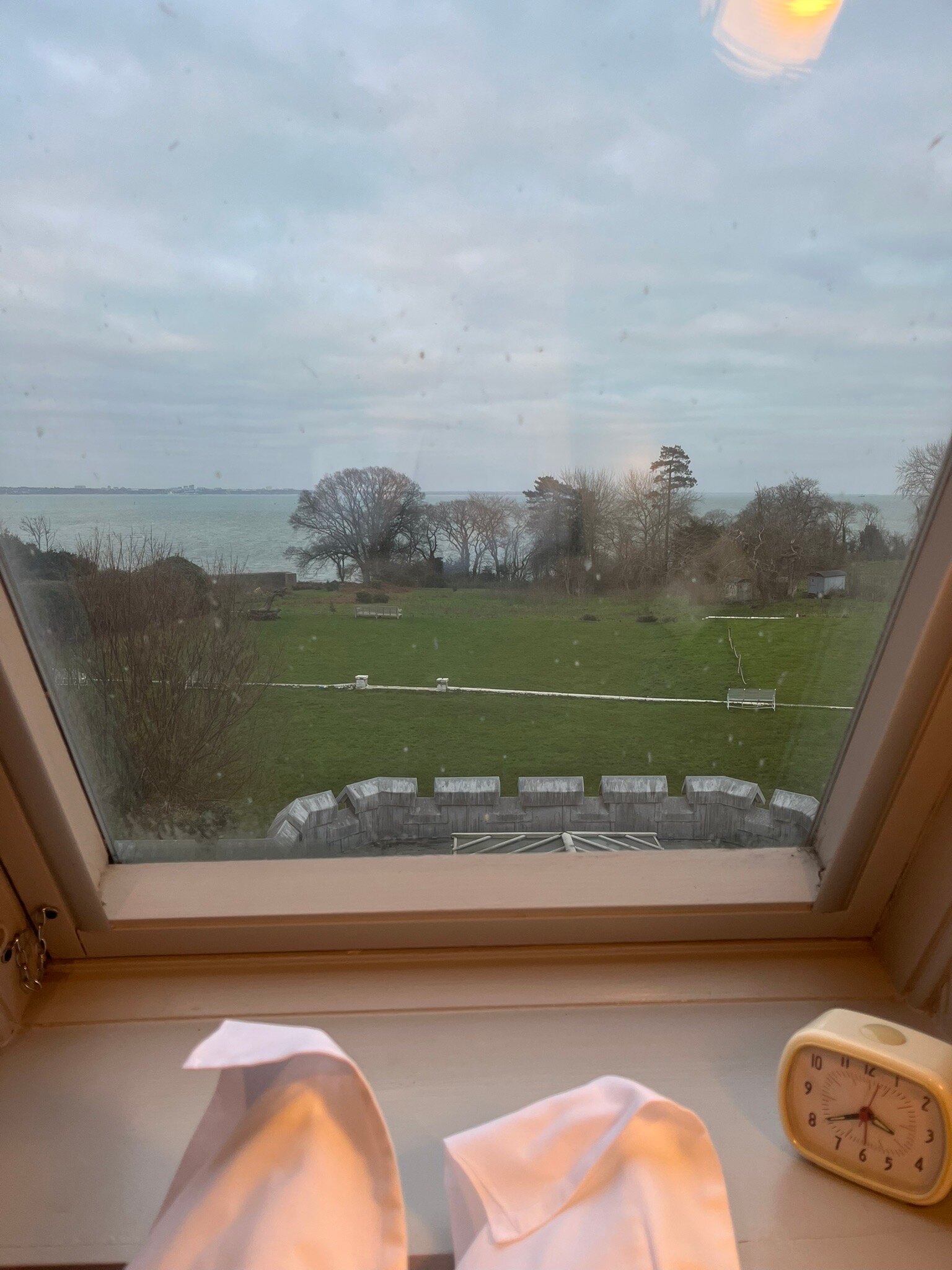 THE PIG-on the beach-官方