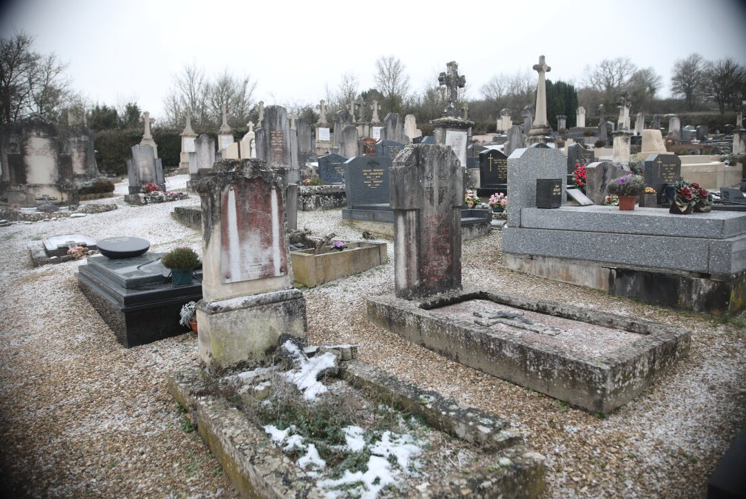 Cimetière de Bissey-sous-Cruchaud-Bissey-sous-Cruchaud必去景点