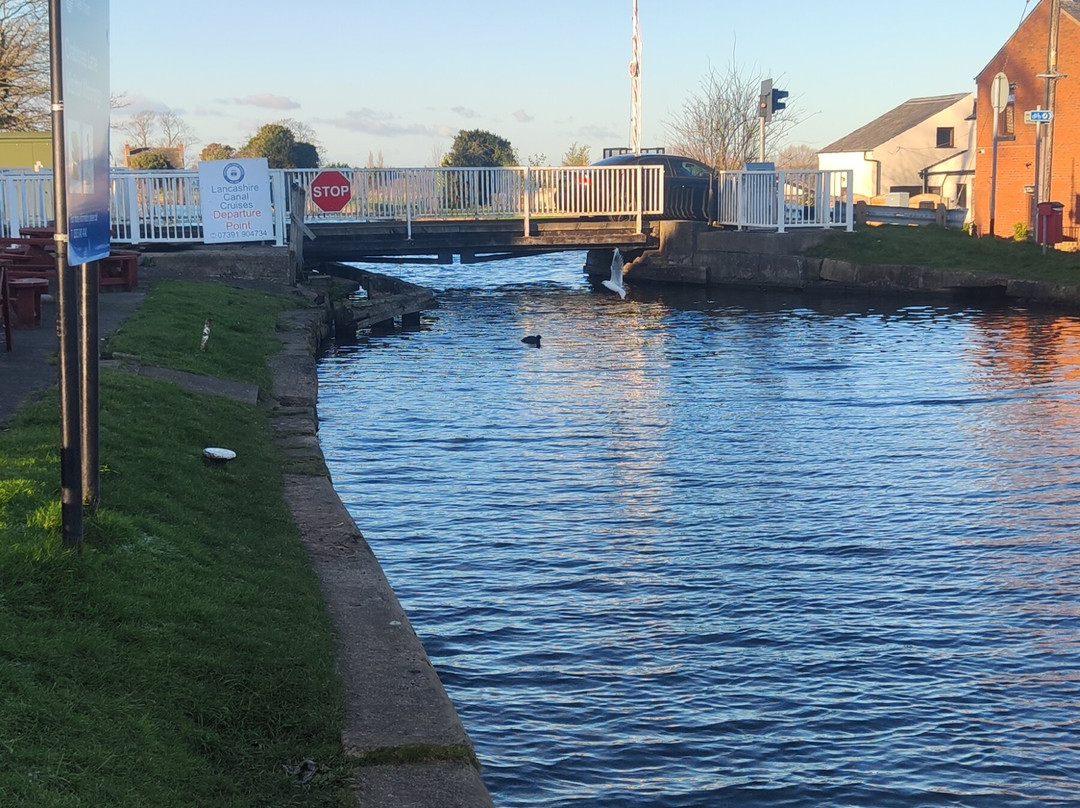 Lancashire Canal Cruises-Burscough必去景点