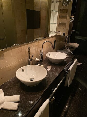 多尔德大酒店主图