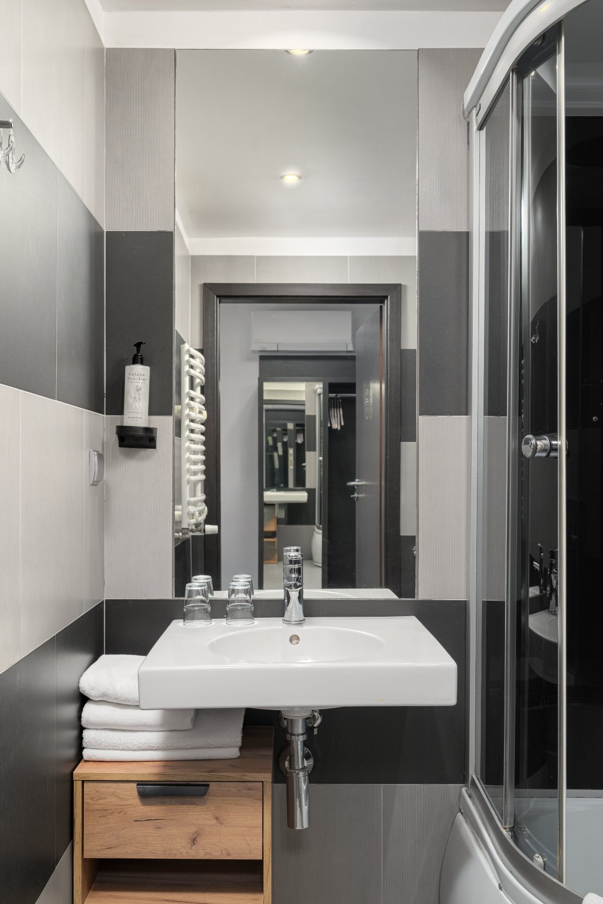 B&B HOTEL Bytom-浴室