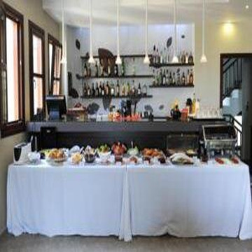 匹利昂特拉酒店主图