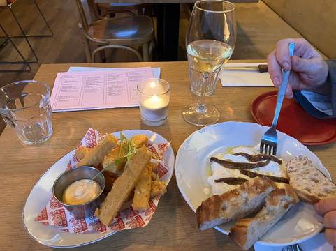 Polly's pizza- en wijnbar