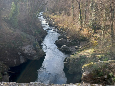 Pont du Diable-Montoulieu必去景点