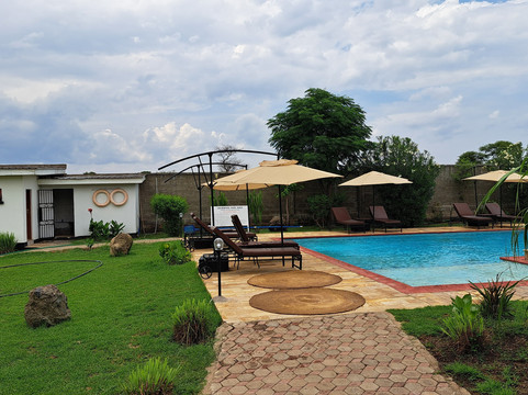 Moyoni机场旅馆主图