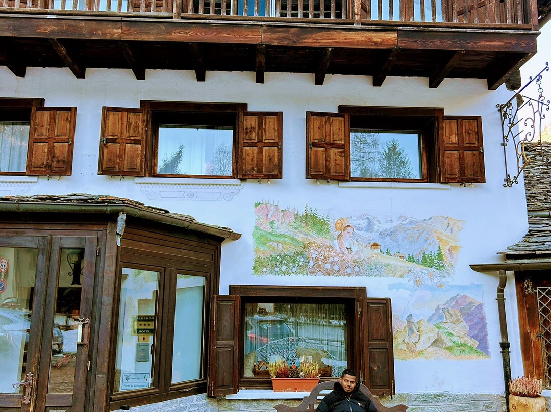 格兰白塔酒店主图