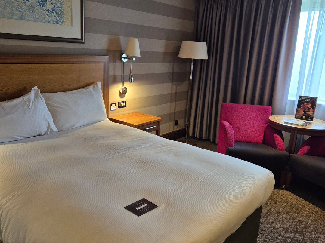 剑桥钟楼水疗酒店主图