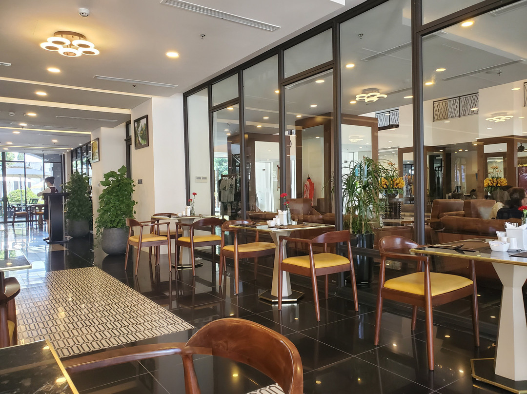 森纳顺化酒店主图