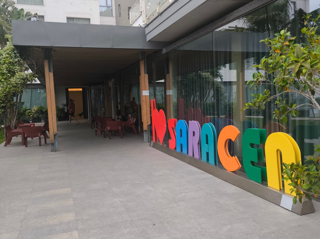 萨拉森沙滩酒店和会议中心主图