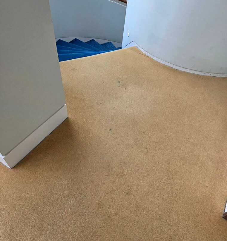 崖屋酒店主图