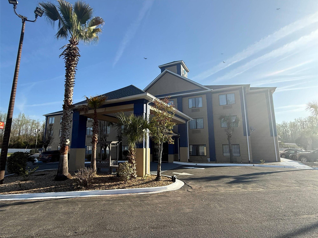 Clarion Pointe Jesup