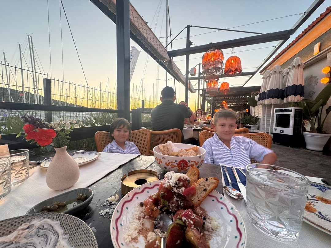 Fuente Restaurant Çeşme Marina