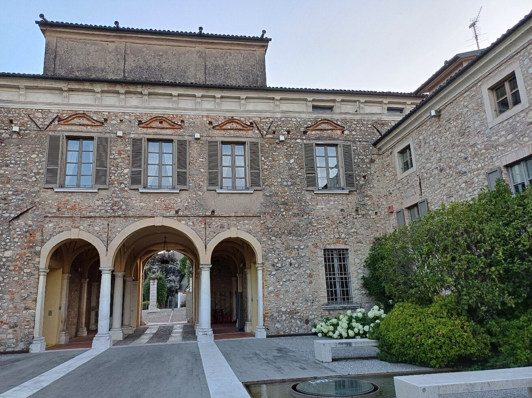Palazzo Barbieri-Padenghe sul Garda必去景点